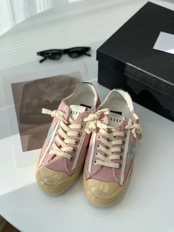 Golden Goose Shoe 